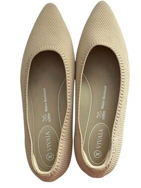 Vivaia Pointed-Toe Ballet Cream/Ivory Flats Sz 39